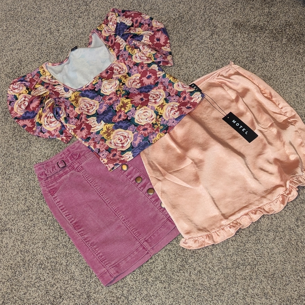 Shein Floral Puff Sleeve Top and Gap/Motel Pink Skirt Bundle
